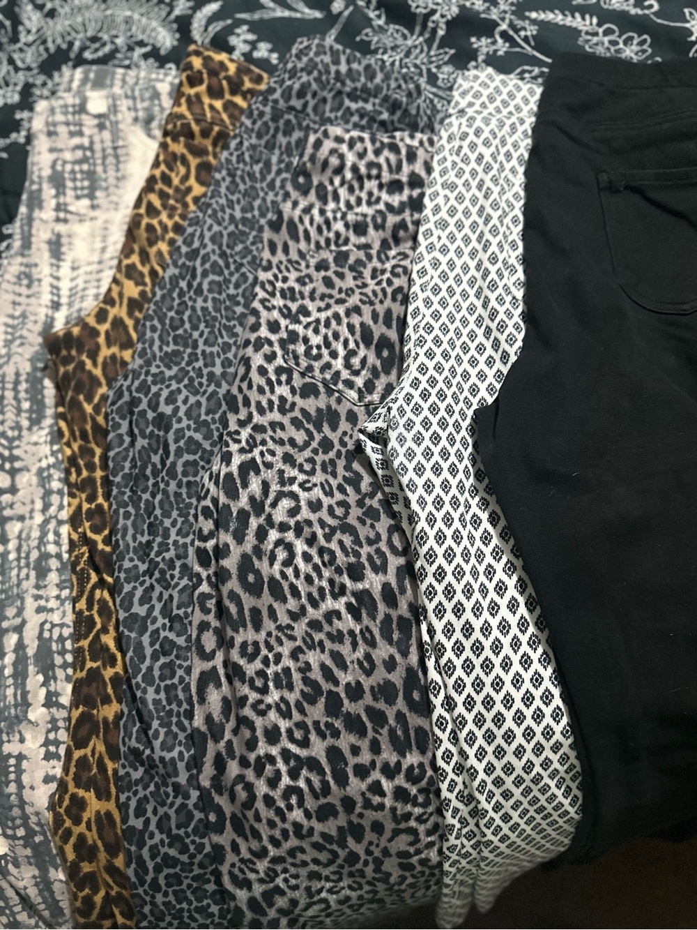 4 Faded Glory & 2 Hue Mixed Pattern Pants Bundle - Leopard, Geo & Solid
